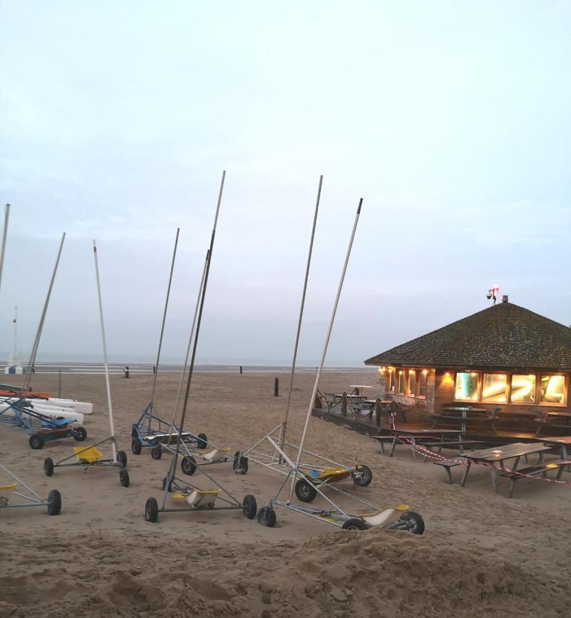 Zeester en koffie. Oostduinkerke-Bad Buitenkant foto