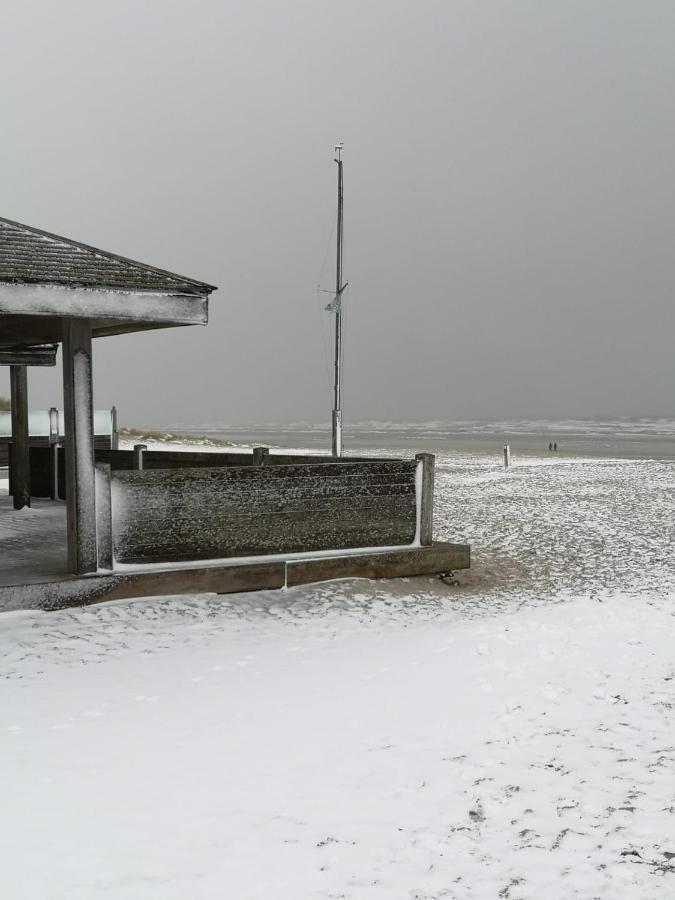 Zeester en koffie. Oostduinkerke-Bad Buitenkant foto